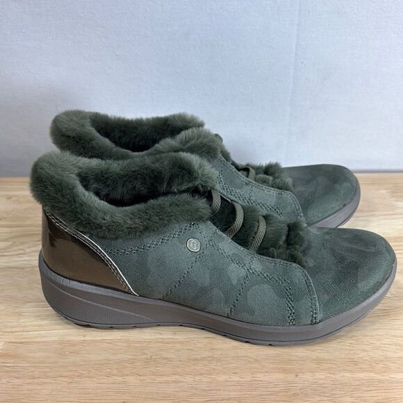 Bzees Women's Golden Bootie- Olive Cameo- Size 8.5 M- NIB - Picture 1 of 8